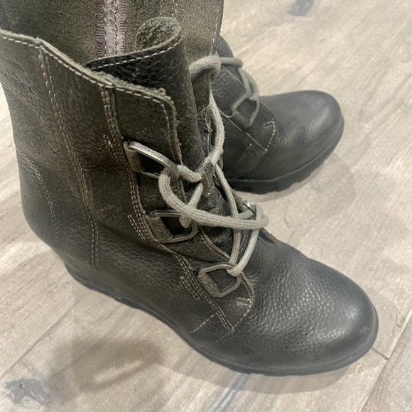 Sorel Women's Joan Of Arctic Wedge Bootie - Picture 2 of 9